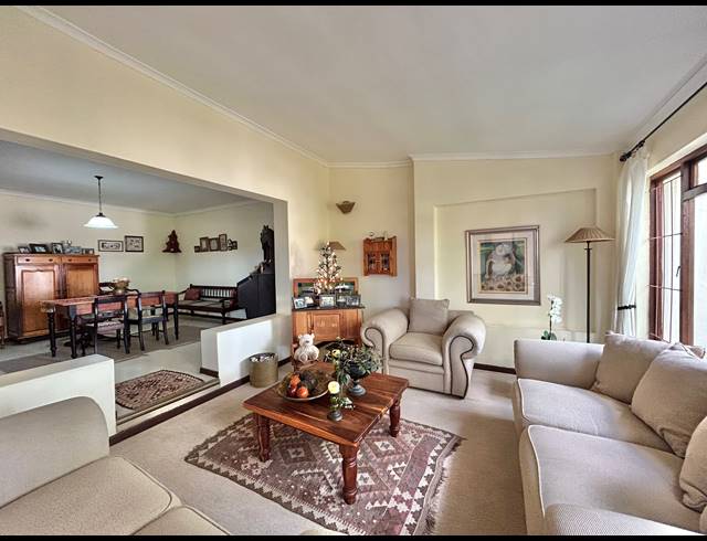 6 BEDROOM HOUSE FOR SALE IN FERREIRA TOWN